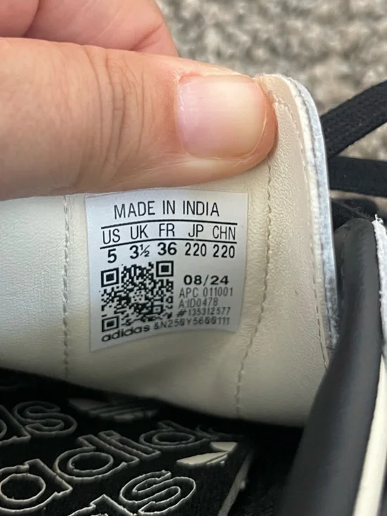 LIKE NEW Women’s Samba OG Shoes (Cream White/Black/Sand) Size 5 - Picture 7 of 8